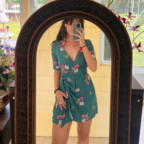 Abercrombie Floral Wrap Dress - Green - Picture 1 of 4